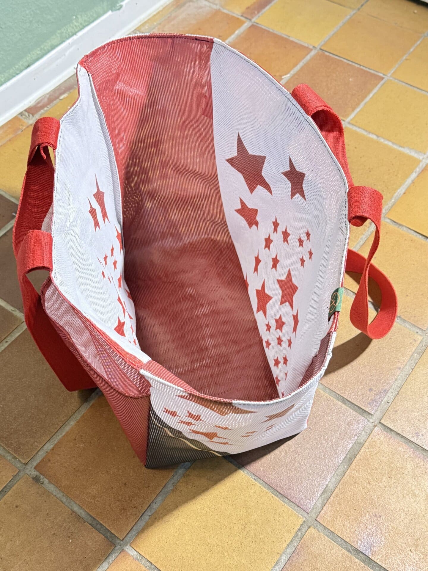 Markttasche 2.0 – Rot, Weiß, Sterne – Reißverschluss: metallisch-changierend – Bild 3