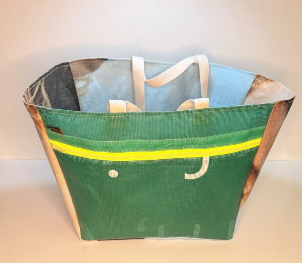 Markttasche 2.0 – Grün, Weiß, Brauntöne, Hellblau – Reißverschluss Neongelb