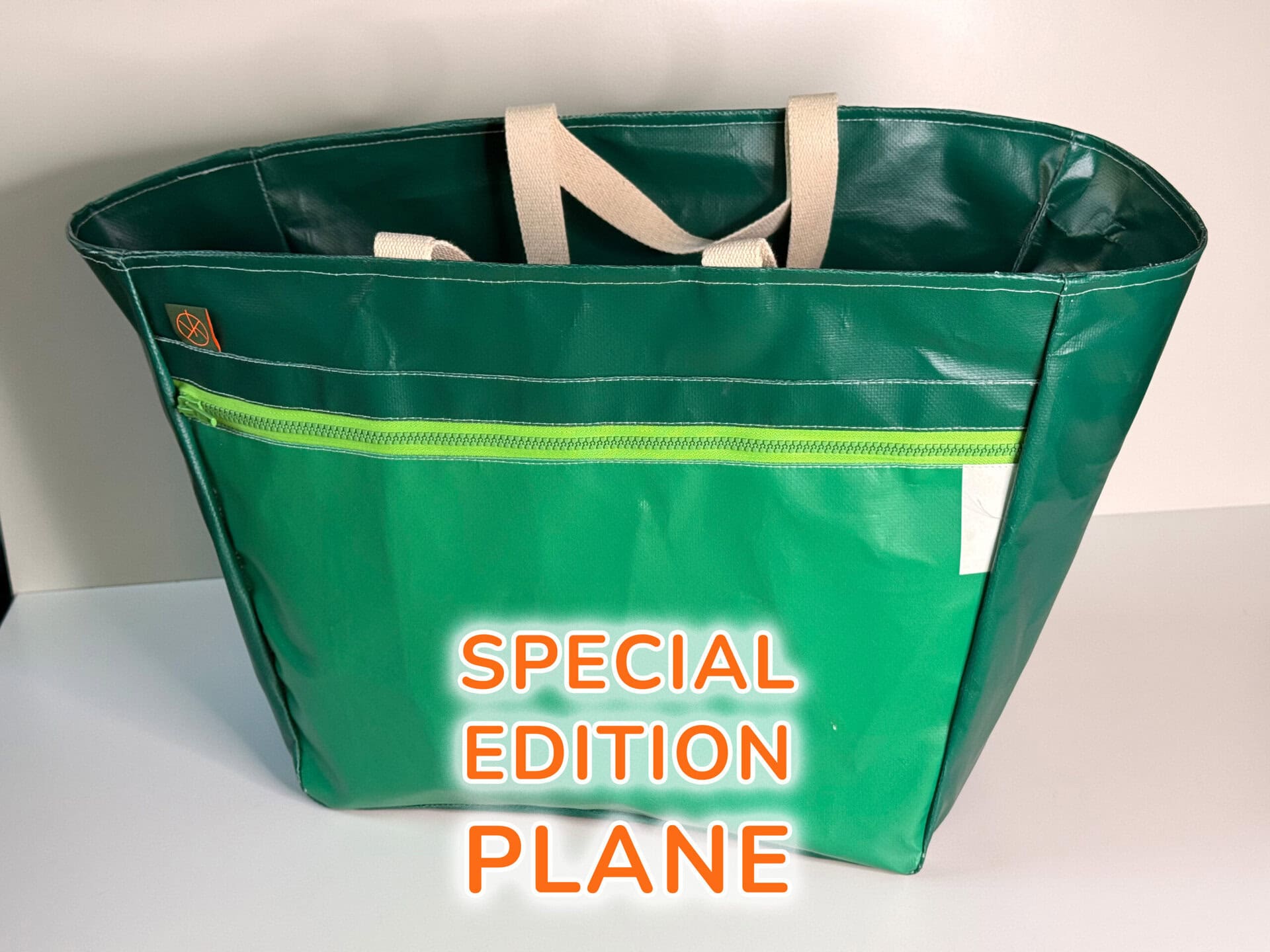 Markttasche 2.0 • <br>Special Edition Plane – Dunkelgrün, Mittelgrün – Reißverschluss Neongrün