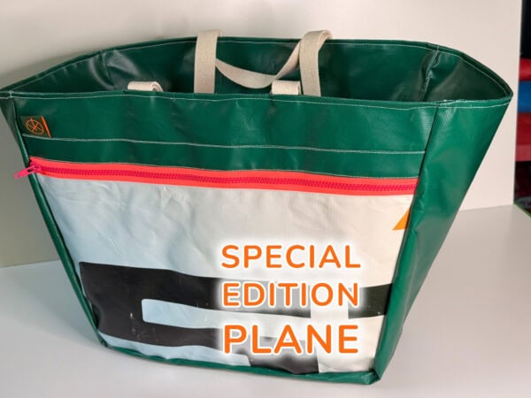 Markttasche 2.0 • <br>Special Edition Plane – Dunkelgrün, Weiß, etwas Schwarz – Reißverschluss Neonpink
