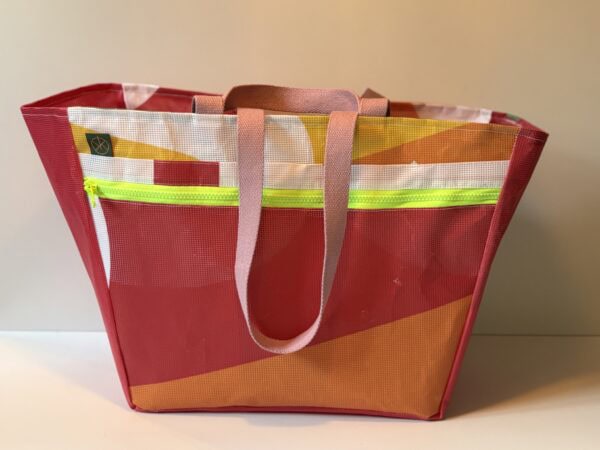 Markttasche 2.0 – Rot, Orange, Weiß, Gelb, Blau, Grün, Lila mit neongelbem Reißverschluss & rosa Gurtbändern